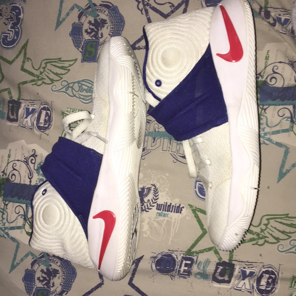 Nike Kyrie 2’s ( with original box )